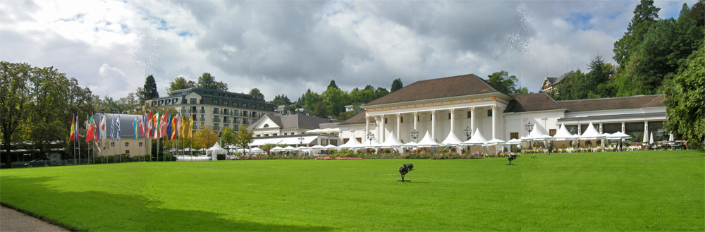 Eatery tents in front of the Kurhaus Casino, bandstand on the very left behind the flags