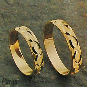 Holiday ring in gold : Paris, manufactured by Or Est, France. The absolute top seller at Martinshof.