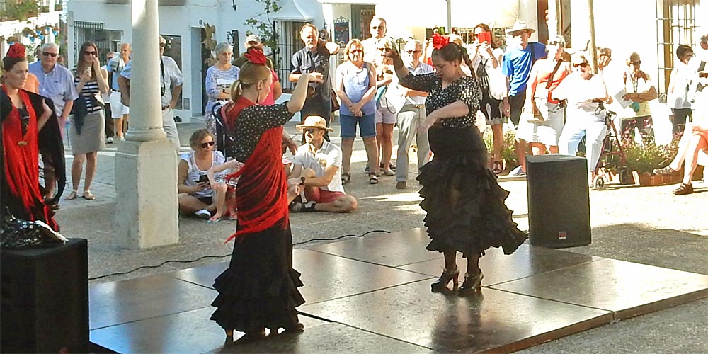 Flamenco dancers, Plaza de la Constitucion, Mijas