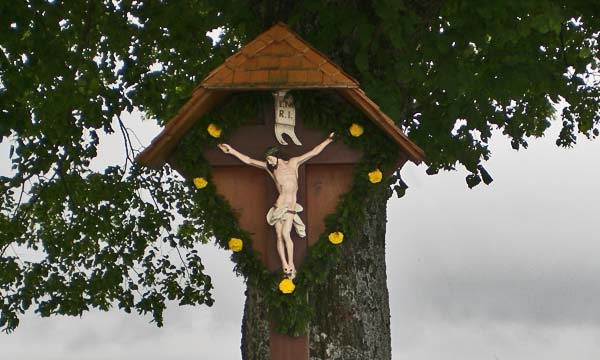 Cross amongst farms in Black Forest