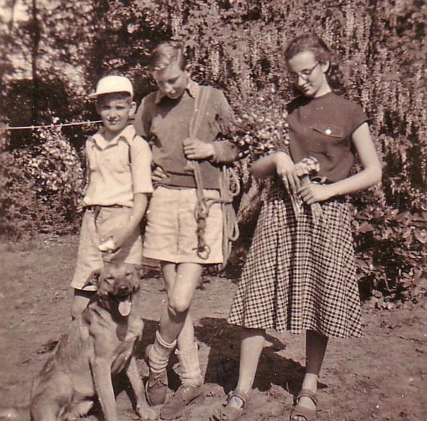 With sister Wivica and brother Claus, 1950s