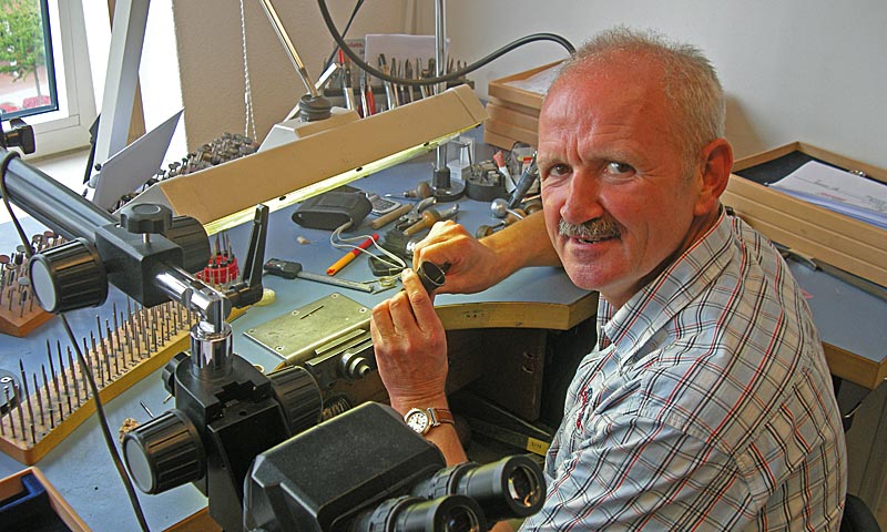 Harry Harberts, expert diamond setter, August 2010