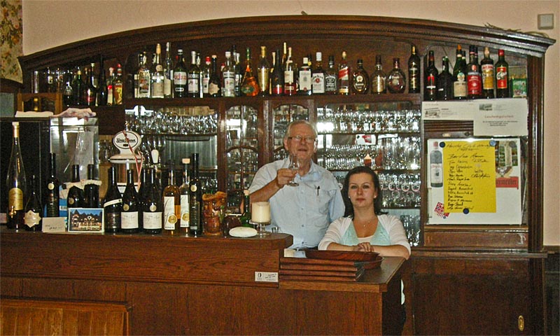 Herr Mannsteadt with waitress Maria from 'Zum Schwarzen Kreuz'