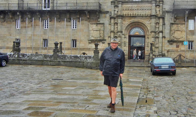 In front of the Hostal de los Reies