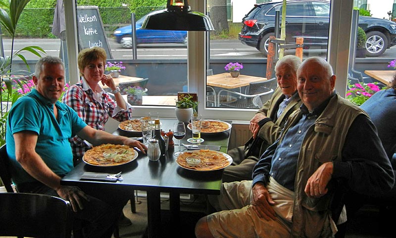 Pancakes with Aaldert, Wilma en Bennie Bakker, June 2012